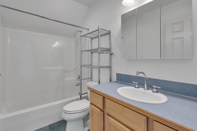 Building Photo - 3221 Alki Ave SW