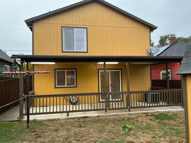 Building Photo - Modern  Conveniences