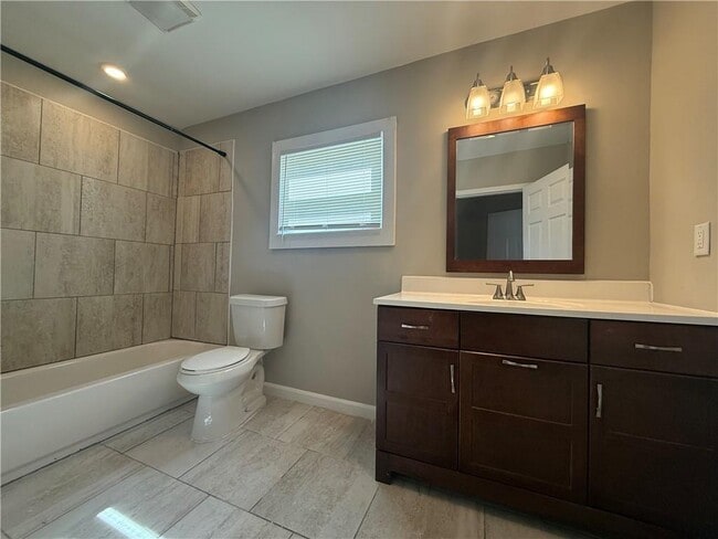 Building Photo - 20 Highland St