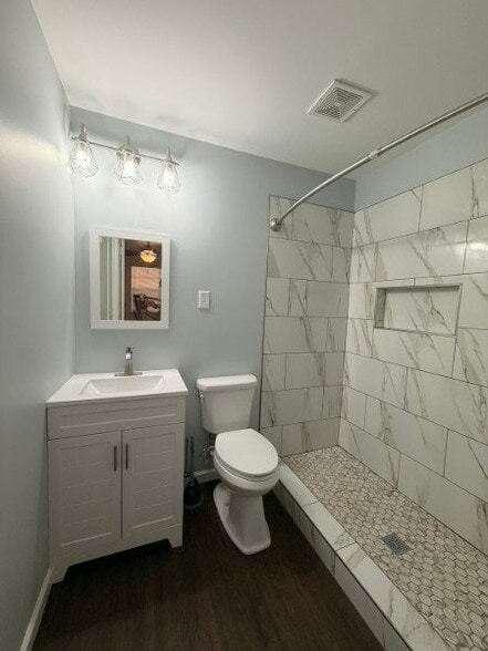 Building Photo - 412 S 5th St