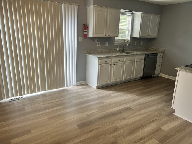 Building Photo - 627 Candlestick Ln