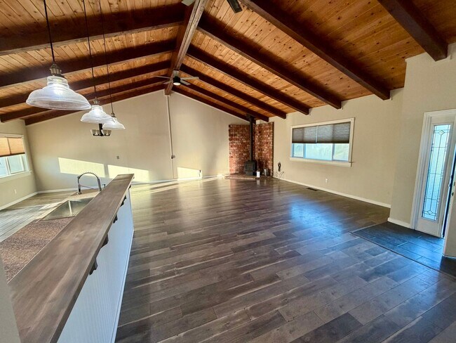 Building Photo - 3 BED 2 BATH HOME IN COTTONWOOD, CA WITH ACREAGE & $500 MOVE IN SPECIAL