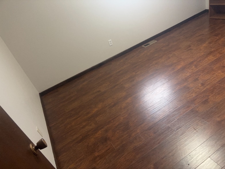 Building Photo - 694 E 400 Hwy