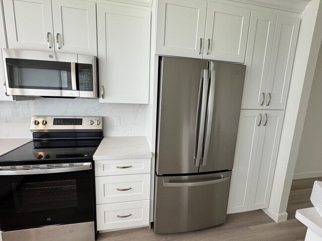 Building Photo - Total remodel - New kitchen, new bathroom, new appliances, new electrical, new paint, new floors