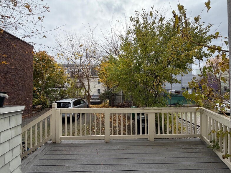 Building Photo - 48 Porter St