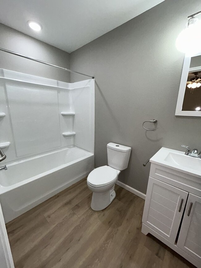 Building Photo - 718 Columbus St