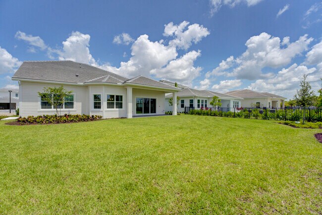 Building Photo - 9346 Crestview Cir