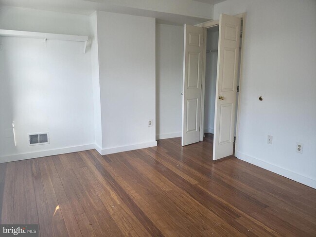 Building Photo - 807 N 15th St