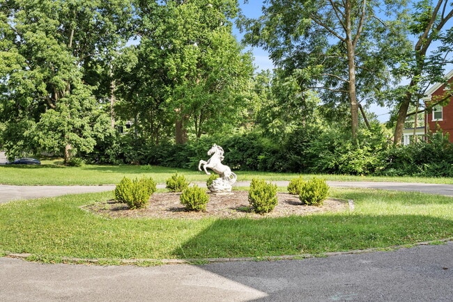 Building Photo - 1851 Nicholasville Rd