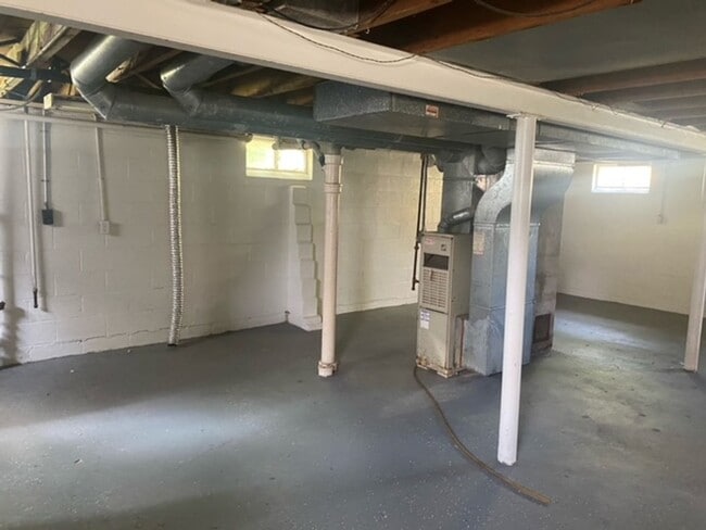 Building Photo - Charming 3 Bedroom 1 Bath Home on Eastside Of Lorain