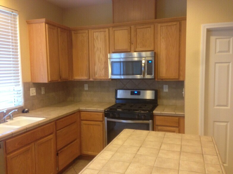 Building Photo - 2141 Buck River St