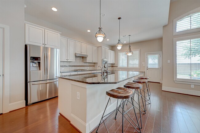 Building Photo - 10323 Hatcher Dr