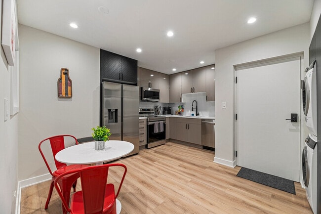 Building Photo - 2337 W Touhy Ave