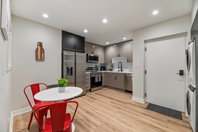 Building Photo - 2342 W Touhy Ave