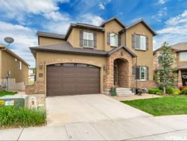 Building Photo - Unique 2 Story Home w attached 2 car