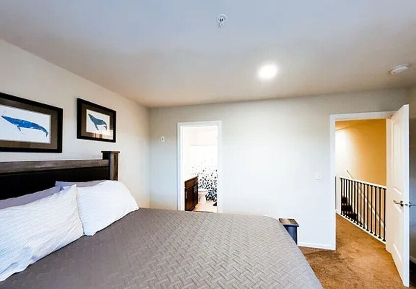 Building Photo - Beautiful Bothell Townhome