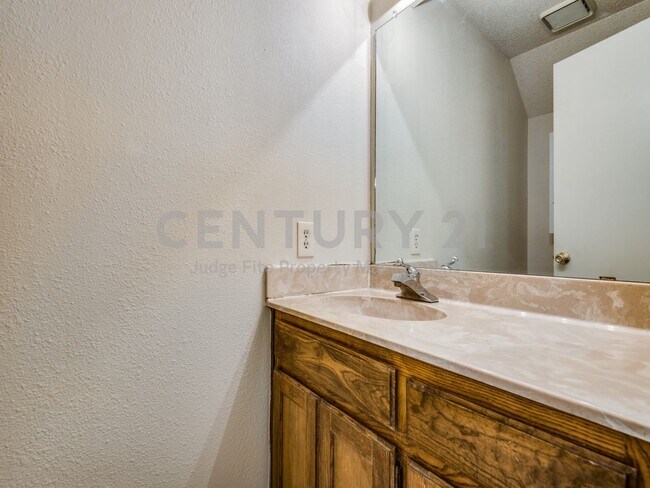 Building Photo - LAST 2 MONTHS RENT FREE!!! Great 2-Story 2/2.5 Condo Close to UNT For Rent!