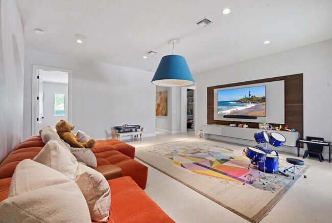 Building Photo - 17101 Magnolia Estates Dr