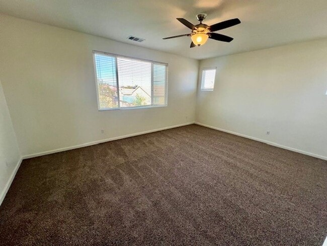 Building Photo - Northwest Bakersfield Gated Home