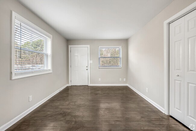 Building Photo - 3-Bedroom Garden-Style Apartment