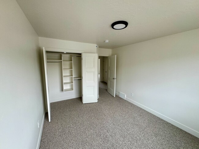 Building Photo - 172 W Autumn Ln