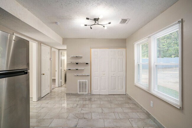 Building Photo - 9285 Cedar Ridge Dr NW