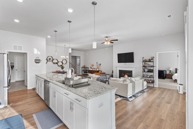 Building Photo - Stunning 4 Bed, 3 Bath Home in Durham!