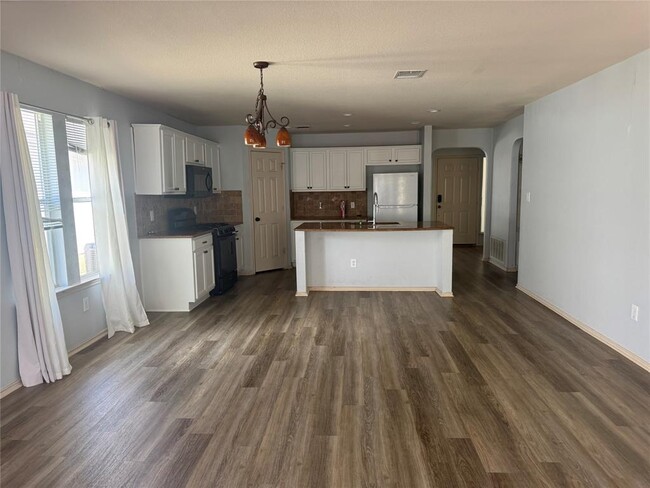 Building Photo - 510 Red Tails Dr