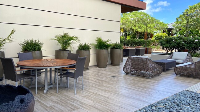 Building Photo - Lowest Priced 2-Bed Unit in ONE Ala Moana!!! PENTHOUSE 2 BED/2BATH with Ocean & Mountain Views!