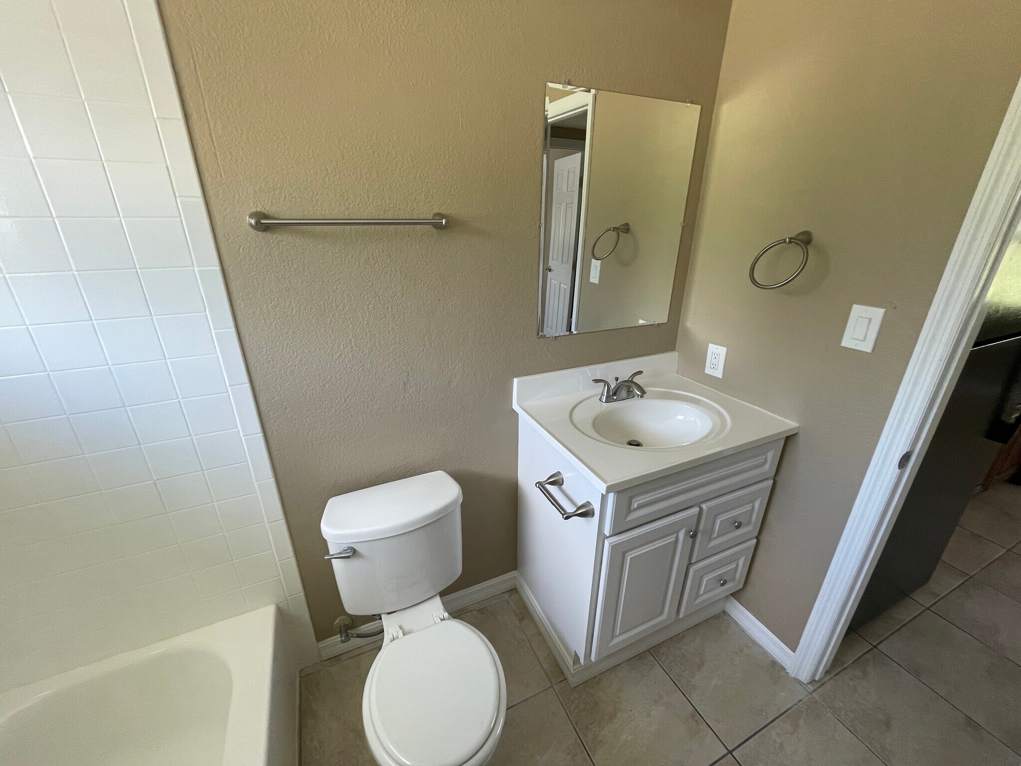 Building Photo - 1205 W Pierce St