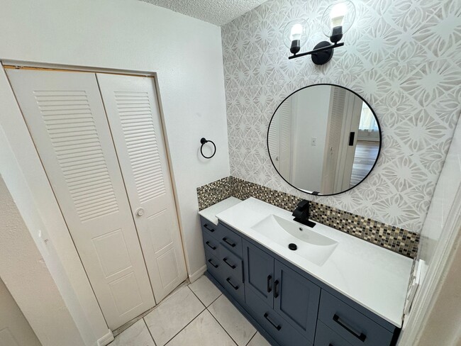Building Photo - Cozy 2 Bedroom and 2 Bath Townhome in Kiss...