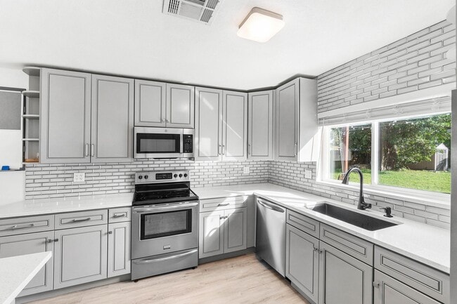 Building Photo - 5068 Sunrise Blvd