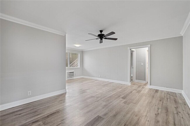 Building Photo - 2130 NE 42nd Ct