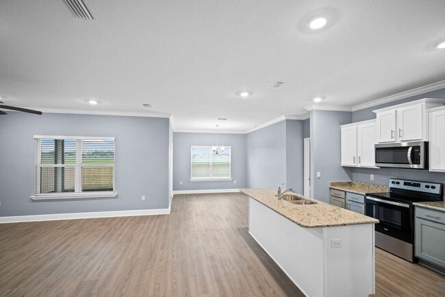 Building Photo - AVAILABLE IN NOVEMBER - Don't miss this op...