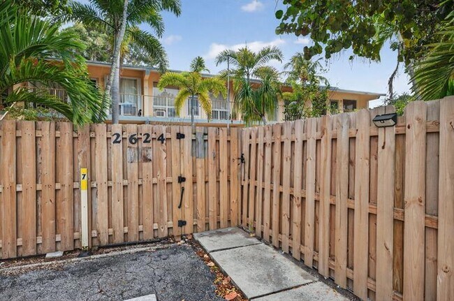 Building Photo - 2624 NE 30th Pl