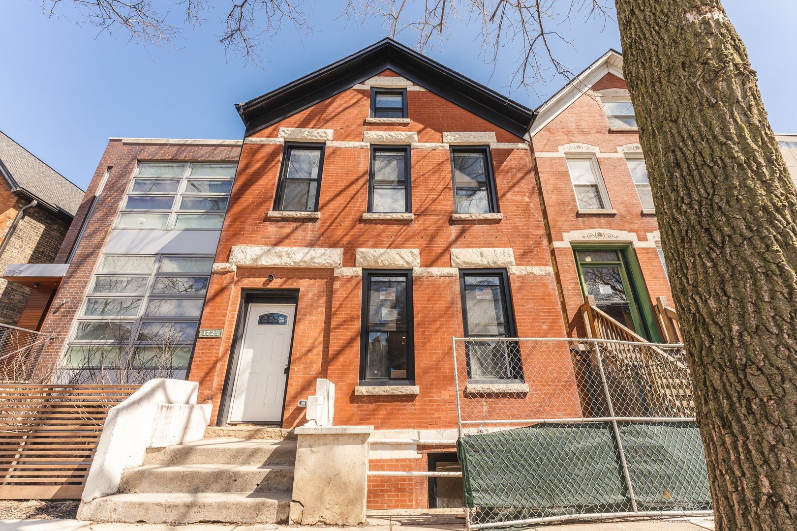 Building Photo - 1725 N Honore St