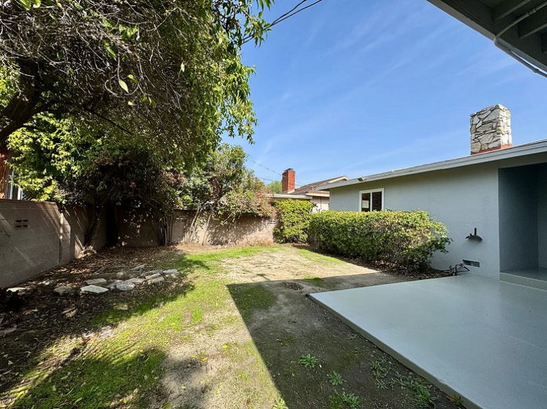 Building Photo - 6115 Alcove Ave