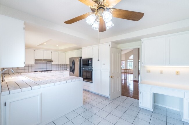 Building Photo - 2741 Seminole Dr