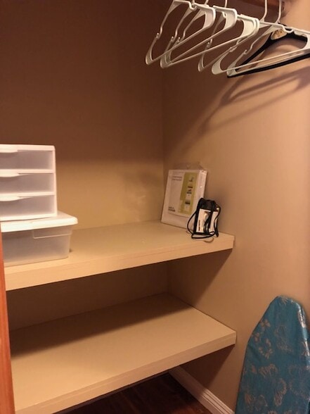 Private office nook in-suite - 819 Rubis Dr