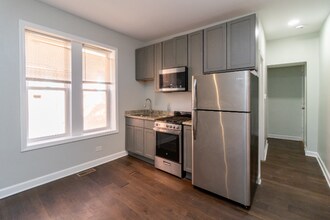 Building Photo - 619 E Groveland Park