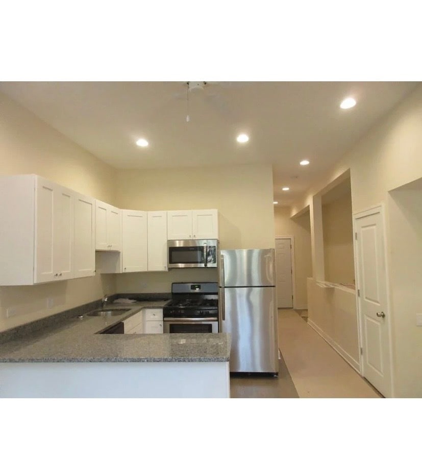 Building Photo - 2020 N Bissell St