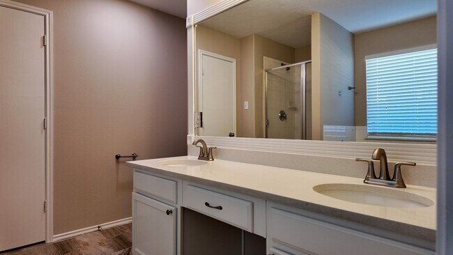 Building Photo - 23919 Clipper Hill Ln