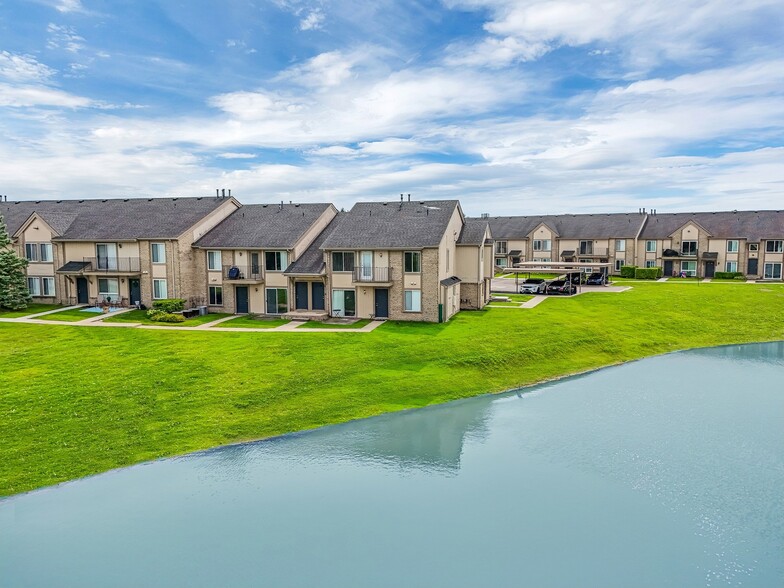 Building Photo - Lakeside Terrace Apartments