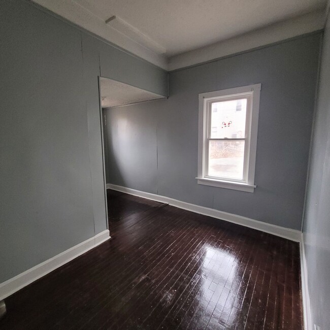 Building Photo - 378 E 156th St