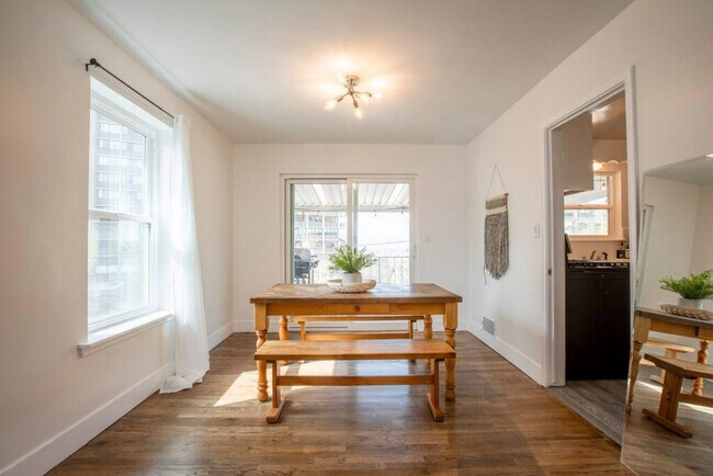 Building Photo - 239 N Center St