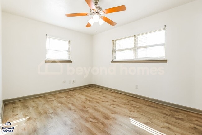 Building Photo - Amazing 4 Bedroom Home with Stunning Lakefront Views - Ready for You to Move-In!