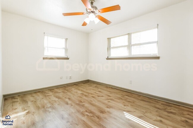 Building Photo - Beautifully updated 4 bed, 1.5 bath home with stunning lakefront views!