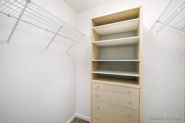 Building Photo - 325 N Loomis St