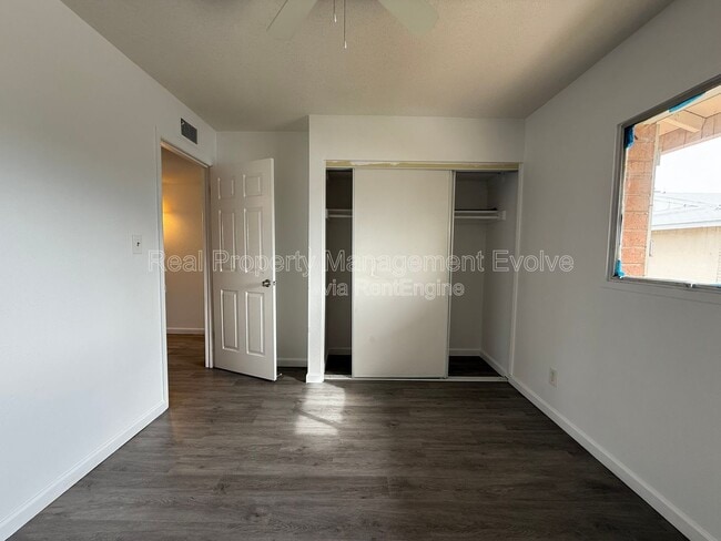 Building Photo - 4613 S Mill Ave