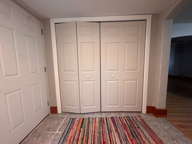 Building Photo - Welcome home- Large 3 Bedroom Home